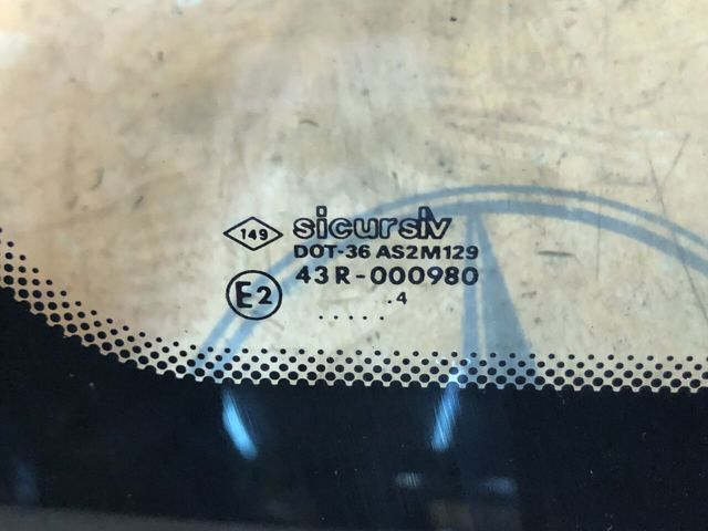 RENAULT 7700354818 Стекло кузова (багажного отсека) правое в наличии Хмельницкий