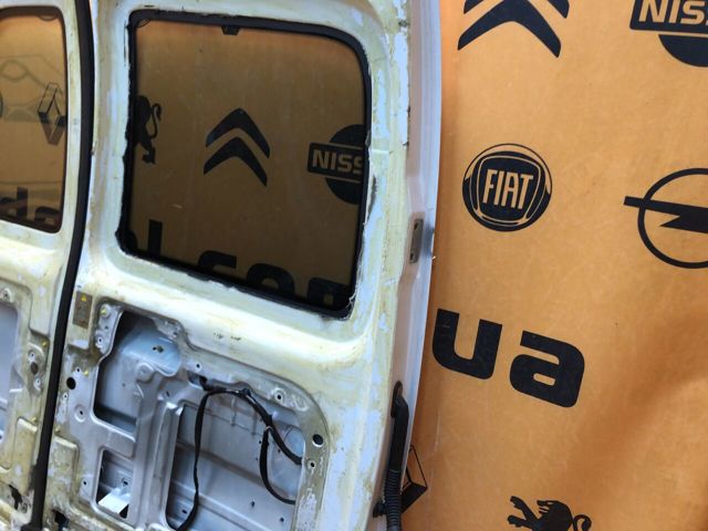 RENAULT 7751468944 Дверь фургона задняя распашная правая в наличии Полтава