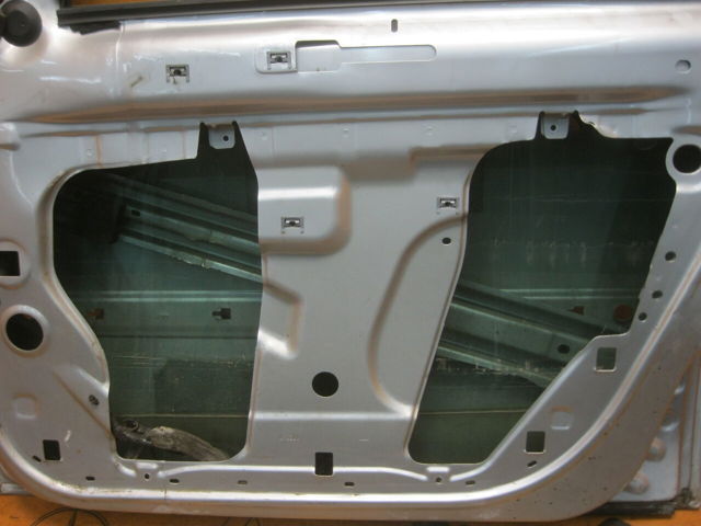 Пассажирская передняя дверь 7751473729 RENAULT