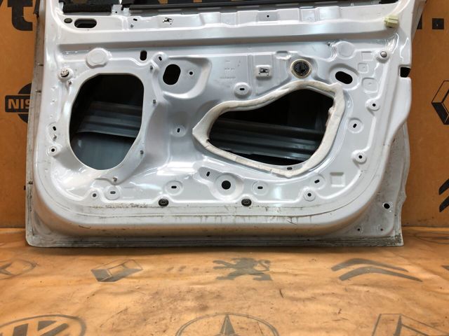 Пассажирская передняя дверь 801104098R RENAULT