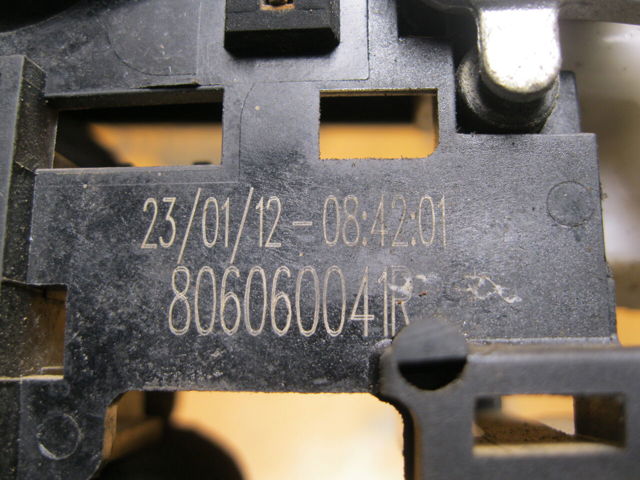Держатель наружной ручки двери, передней правой 806060041R RENAULT