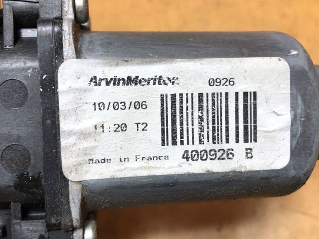 Механизм стеклоподъемника двери передней, правой 807009U000 NISSAN