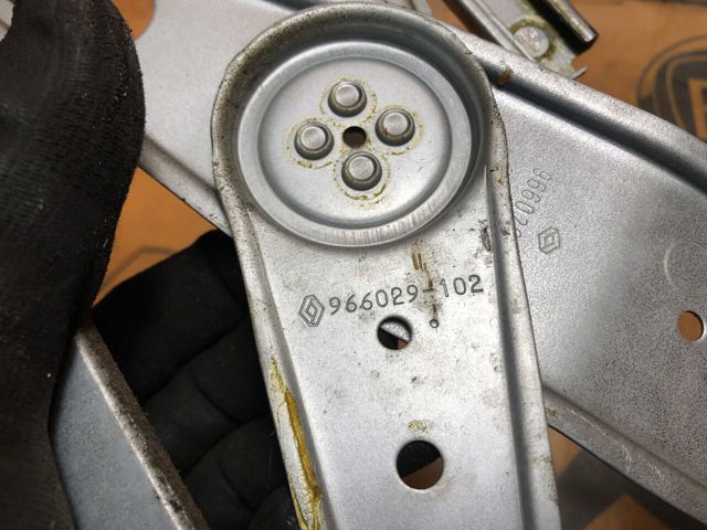807205115R RENAULT Стеклоподъемник передней правой двери купить в Сумы