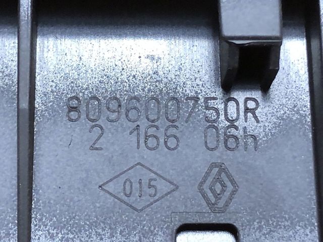 RENAULT 809600750R Кнопочный блок управления стеклоподъемником передний правый в наличии Черкассы