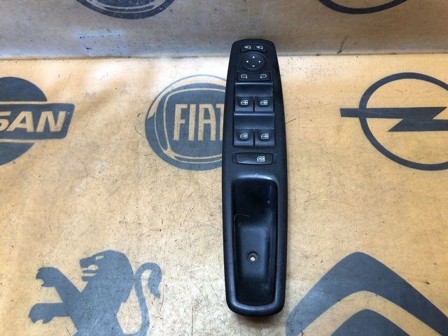Кнопки переднего левого стеклоподъемника 809610017R RENAULT
