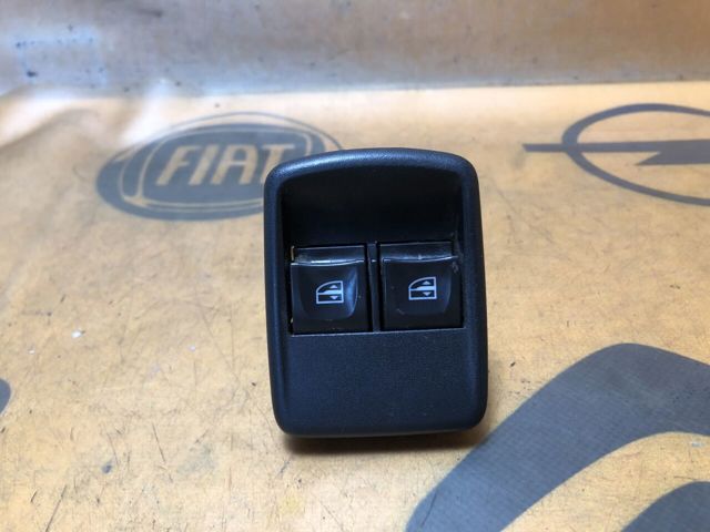 Накладка кнопки стеклоподъемника переднего левого 809616873R RENAULT