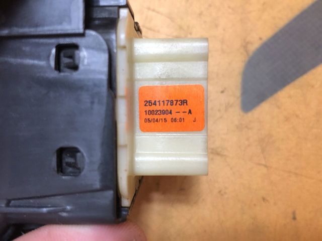 RENAULT 809616873R Панель (накладка) блока управления стеклоподъемником передняя левая в наличии Винница