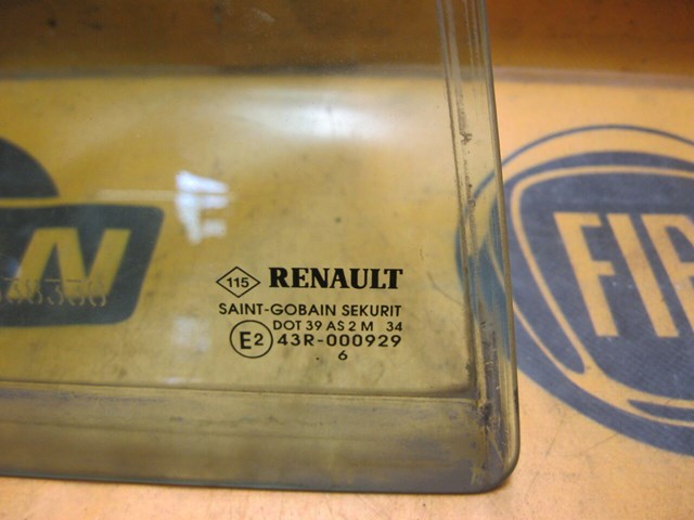 RENAULT 8200000400 Стекло-форточка двери задней правой в наличии Киев