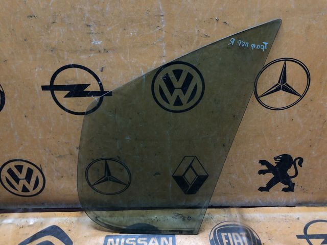 Стекло-форточка двери, передней, правой 8200005502 RENAULT