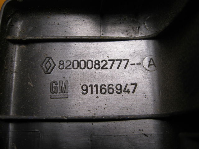 Замок задней правой распашной двери, верхний 8200006253 RENAULT
