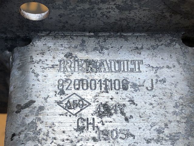 Кронштейн усилителя переднего бампера 8200011108 RENAULT