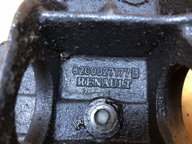 RENAULT 8200027177 Опора подвесного подшипника передней полуоси в наличии Ровно