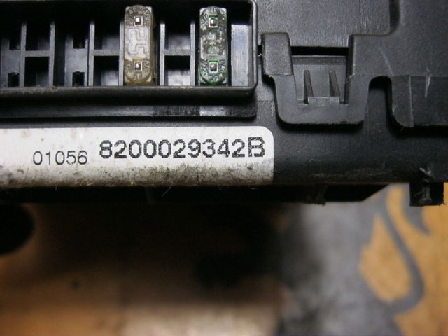 Блок реле и предохранителей 8200029342 RENAULT