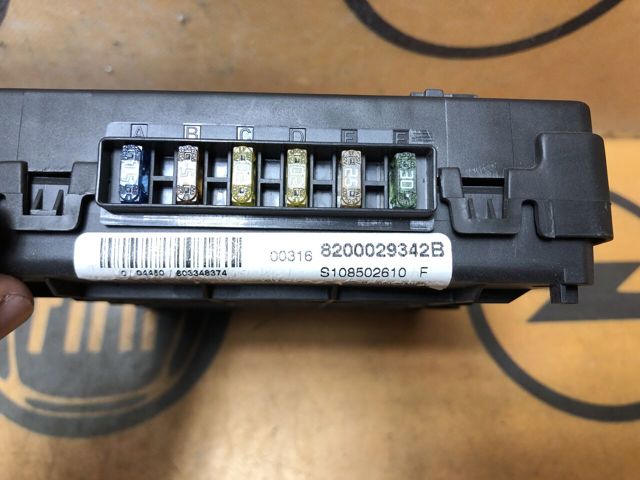 8200029342B Блок предохранителей купить Ирпень