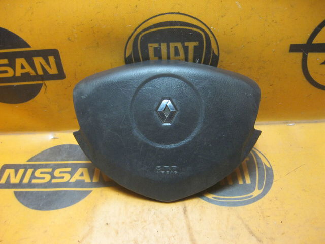 Подушка AIRBAG водительская 8200057780 RENAULT