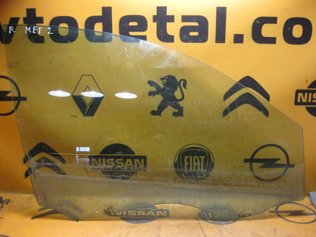 Стекло пассажирской двери 8200077231 RENAULT