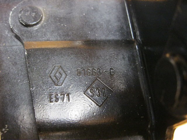 Правая петля капота  8200081663 RENAULT
