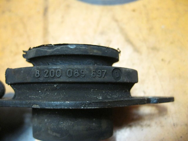 8200089697 Подушка (опора) двигателя левая купить Житомир