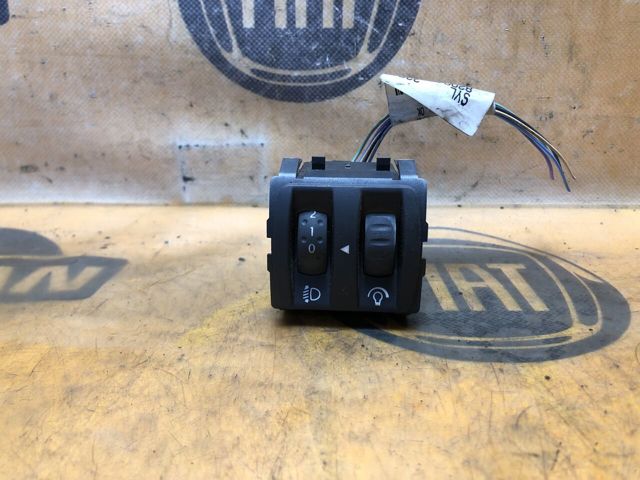 Кнопка (регулятор) корректора фар 8200095495 RENAULT
