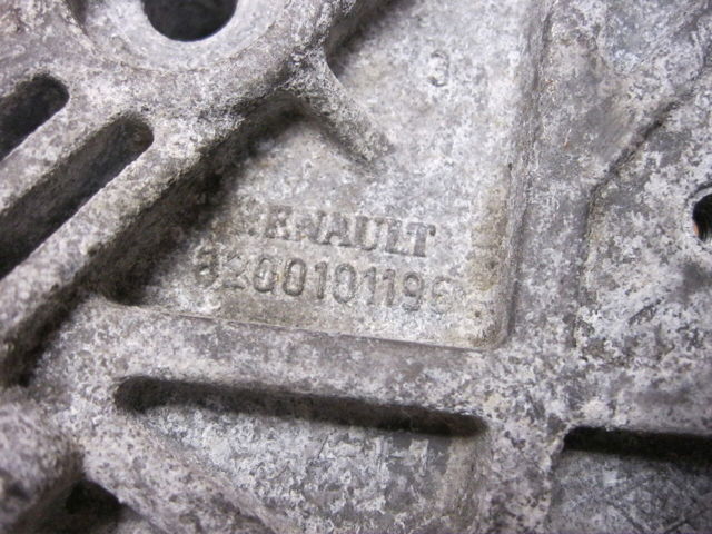 Кронштейн подушки (опоры) двигателя, верхней 8200101196 RENAULT