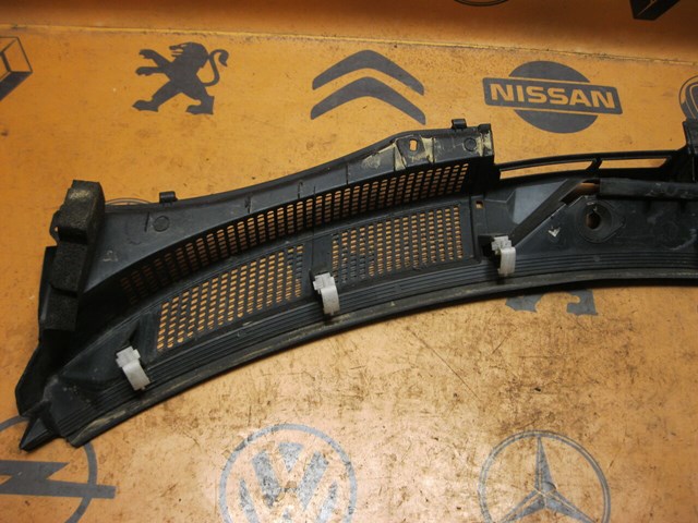 RENAULT 8200136789 Решетка дворников в наличии Черкассы