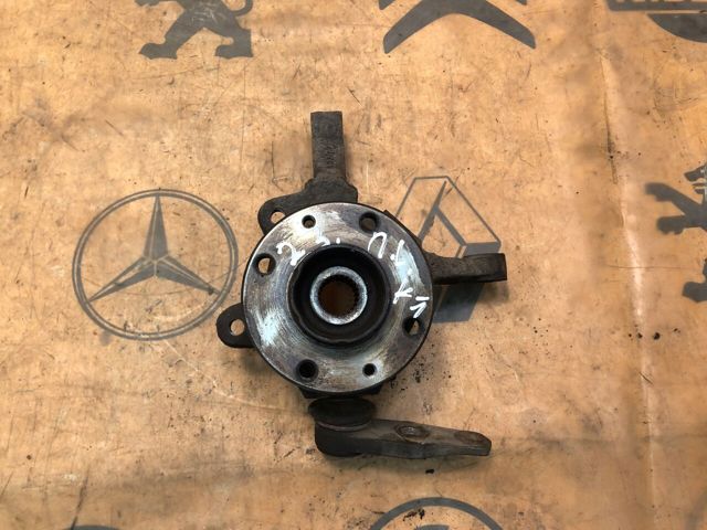 Цапфа передняя левая 8200150222 RENAULT