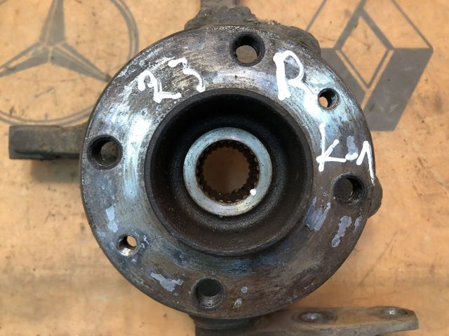 Кулак поворотный передний правый 8200150223 RENAULT