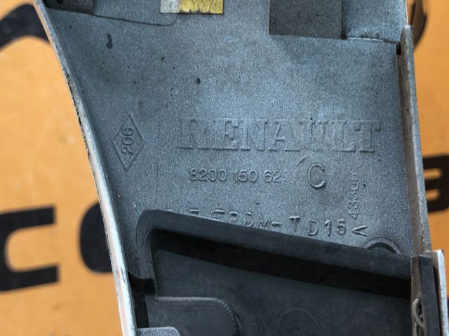 Решетка радиатора 8200150629 RENAULT
