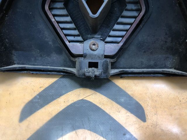 8200150629 RENAULT Решетка радиатора купить в Украина