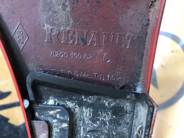 RENAULT 8200150629 Решетка радиатора в наличии Ужгород