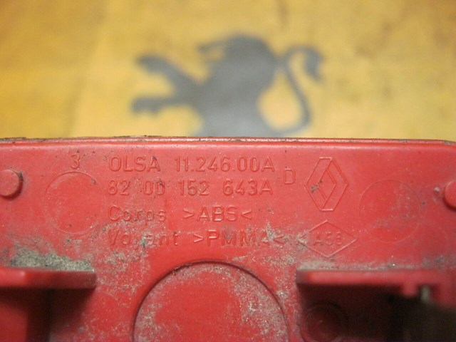 Катафот (отражатель) заднего бампера, правый 8200152643 RENAULT