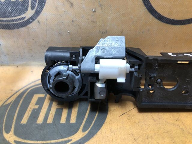 Держатель наружной ручки двери, левых дверей 8200226524 RENAULT