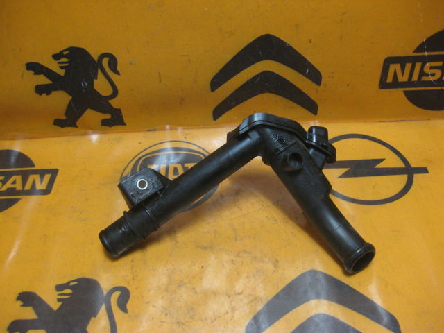 Фланец патрубка охлаждающей жидкости 8200261590 RENAULT
