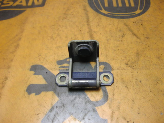 Петля задней багажной, 3/5 -ой двери 8200270332 RENAULT