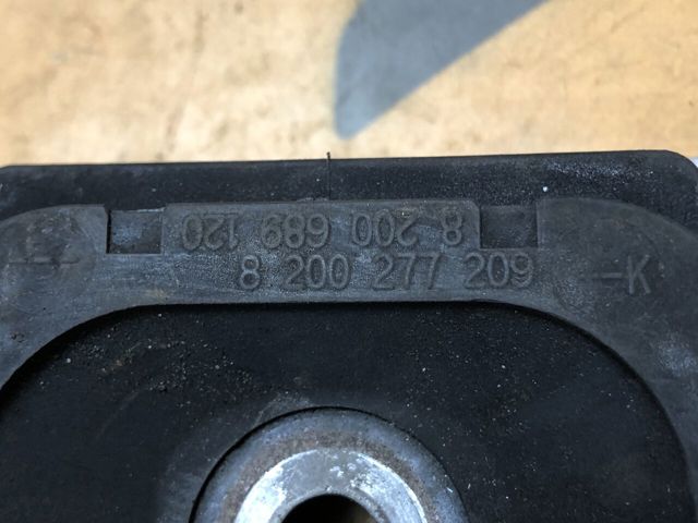 RENAULT 8200277209 Левая подушка двигателя в наличии Полтава