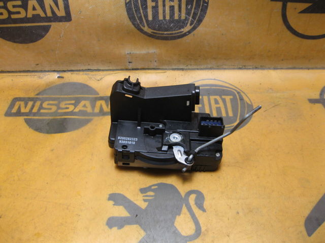 Замок двери задней левой распашной 8200282323 RENAULT