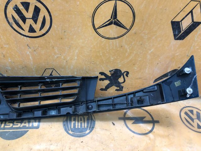RENAULT 8200331208 Решетка радиатора в наличии Полтава