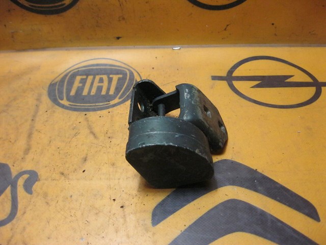Петля двери задней правой 8200338990 RENAULT