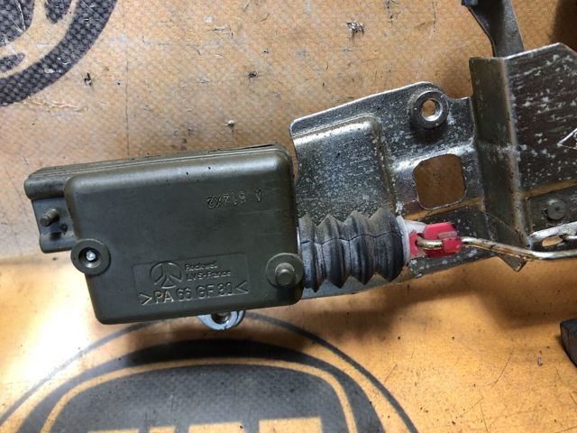RENAULT 8200360708 Замок двери боковой сдвижной правой в наличии Полтава