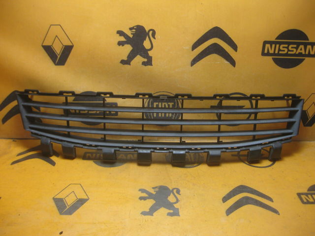 8200412379 RENAULT Решетка бампера переднего купить в Киев