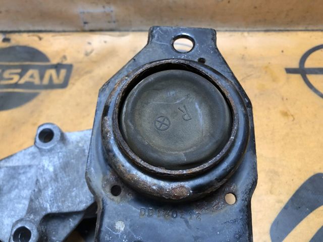 RENAULT 8200424898 Правая подушка двигателя в наличии Ровно