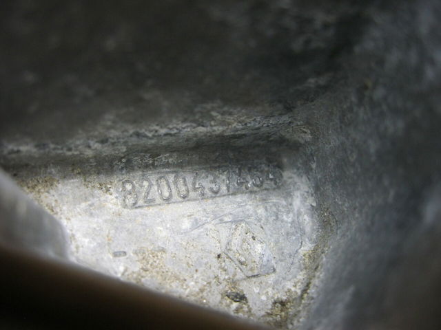 Правая подушка двигателя 8200437464 RENAULT
