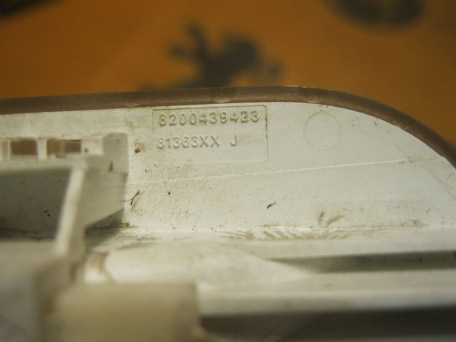 Плафоны внутреннего освещения 8200439423 RENAULT