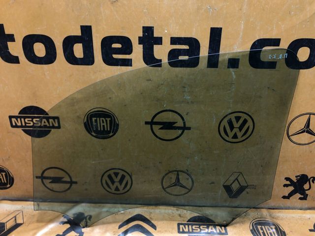 Стекло передней правой двери 8200439462 RENAULT