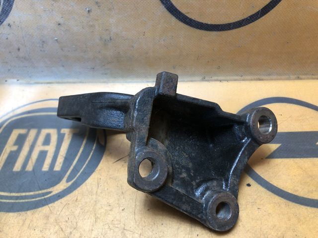 RENAULT 8200452283 Опора подвесного подшипника передней полуоси в наличии Полтава