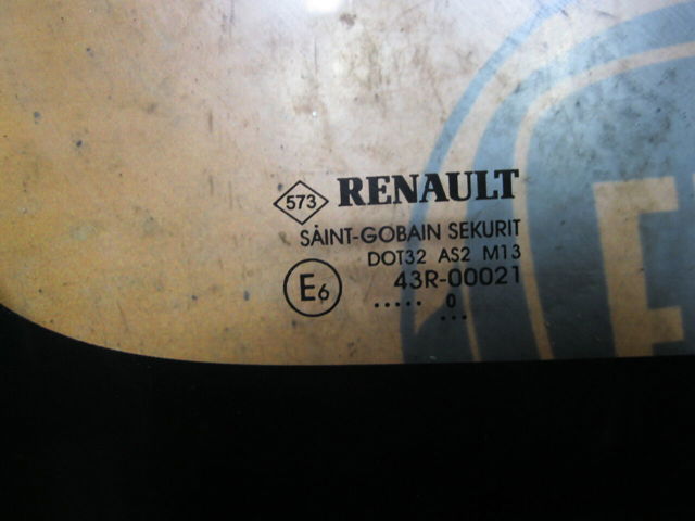 RENAULT 8200471132 Стекло кузова (багажного отсека) правое в наличии Киев