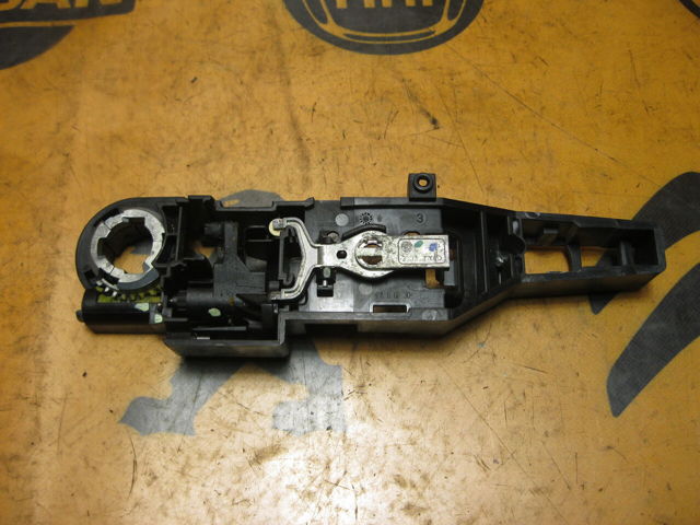 Держатель наружной ручки двери, передней левой 8200497521 RENAULT