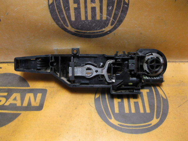 Держатель наружной ручки двери, передней правой 8200497590 RENAULT