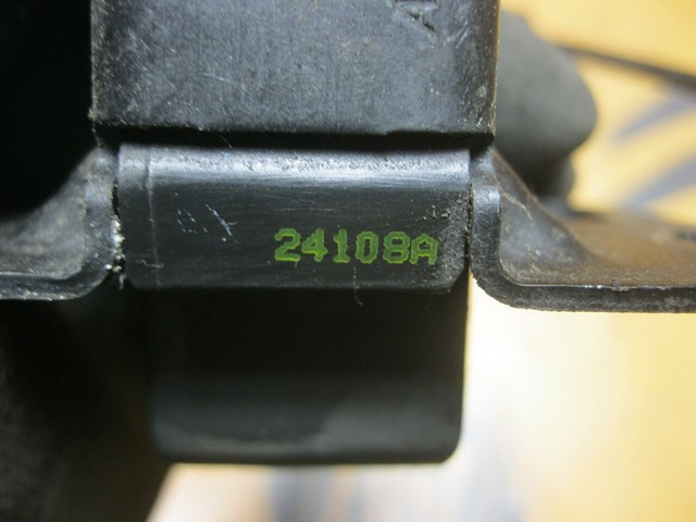 Замок задней правой распашной двери, верхний 8200497823 RENAULT