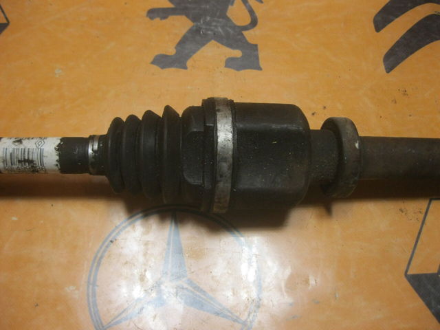 RENAULT 8200499586 Правая полуось в наличии Львов
